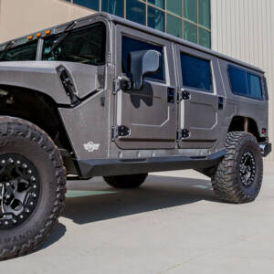 Hummer H1 wagon with side steps