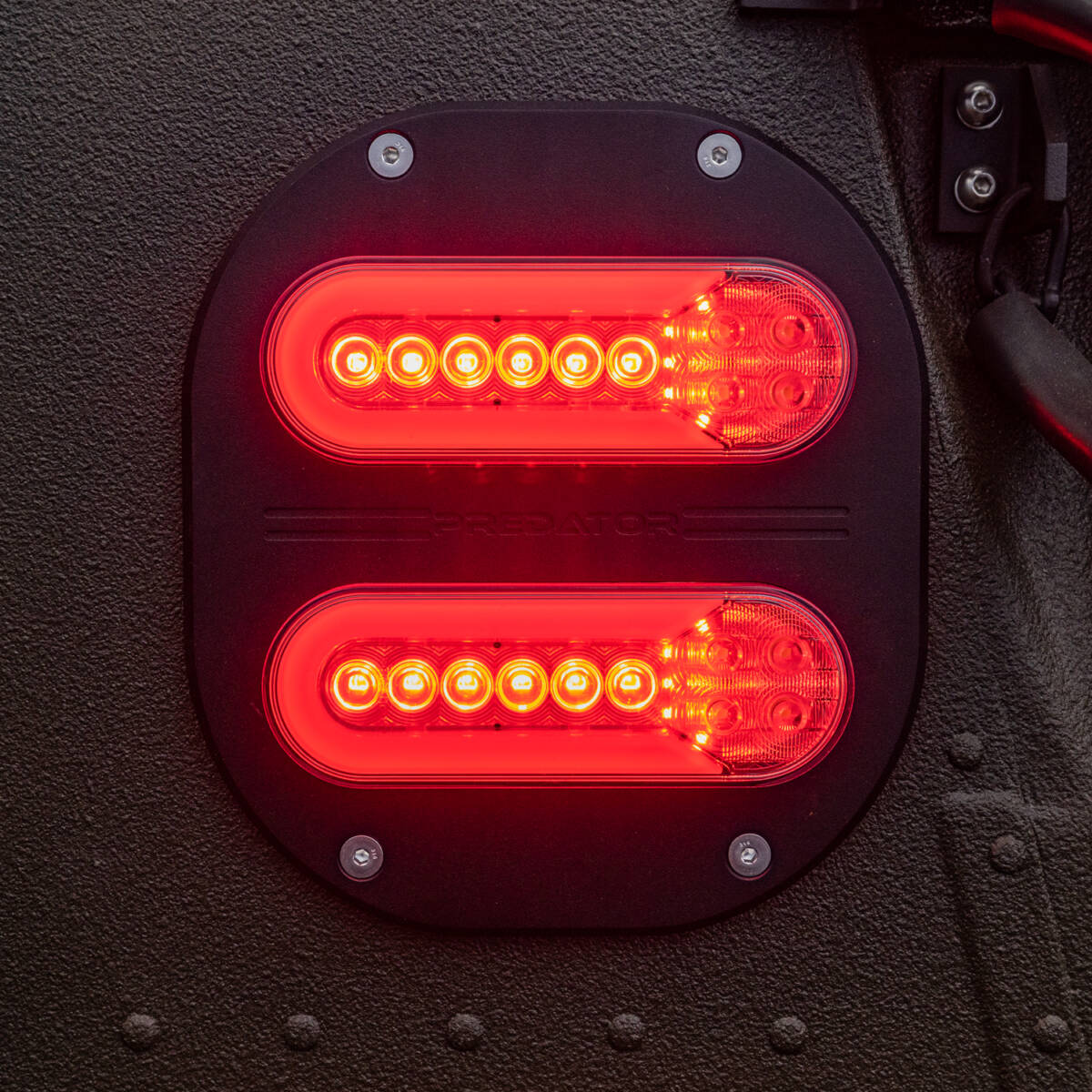 【国内配送】 2 Gen Billet Hummer Inc: Predator - Lights Tail LED Oval パーツ